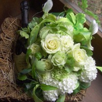 結婚祝い 昇進祝い 誕生日祝い[ワイン 生花 ギフト]ドンペリとホワイトカラーのお花のプレミアムセット