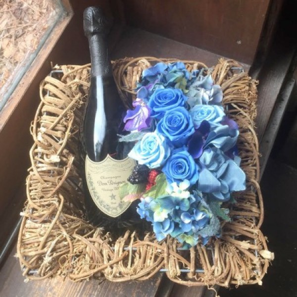 男性へのプレゼントにオススメ！青・黄色のお花とお酒のギフト特集サムネイル