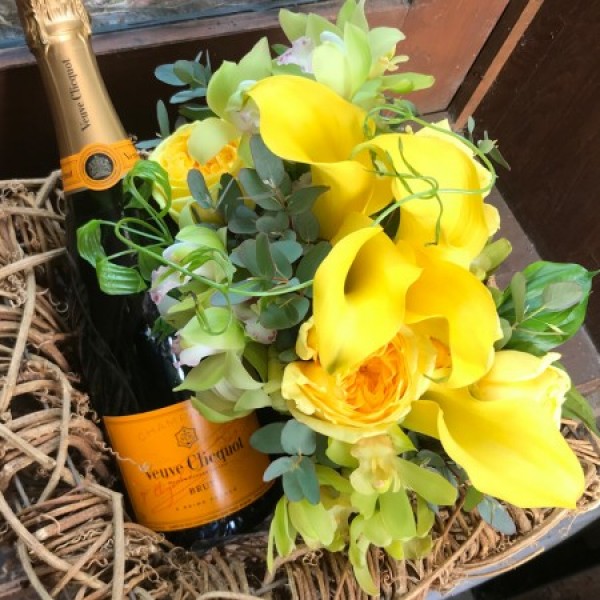 お誕生日のプレゼント大人気！高級シャンパンとお花のギフト特集サムネイル