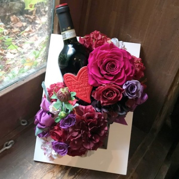 結婚祝い、バレンタインや記念日のオススメ！ハート型のフラワーギフト＋お酒サムネイル