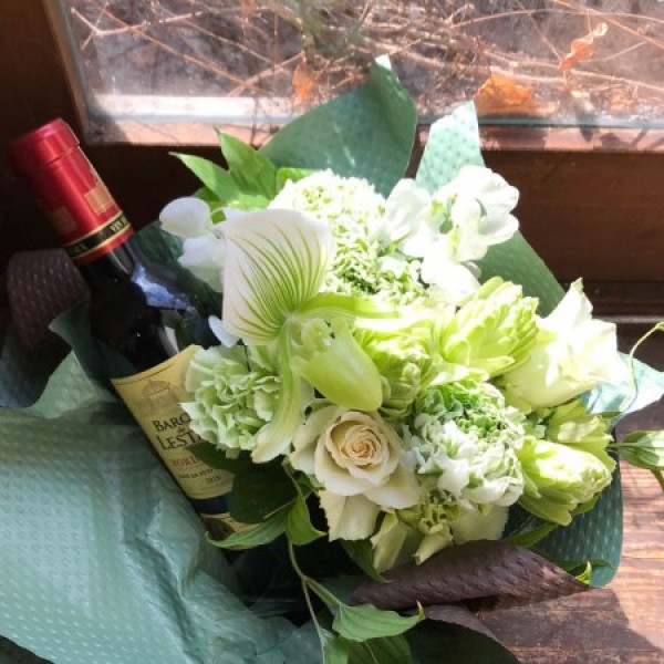 二十歳のお祝いに！成人のプレゼントにお酒とお花の小粋なギフト！サムネイル