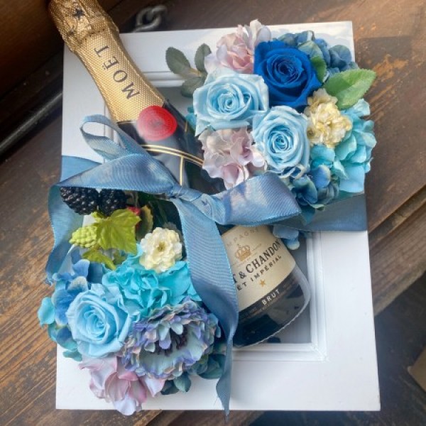 結婚祝いの花に人気 プリザーブドフラワー特集！シャンパンと一緒に贈ろう！サムネイル