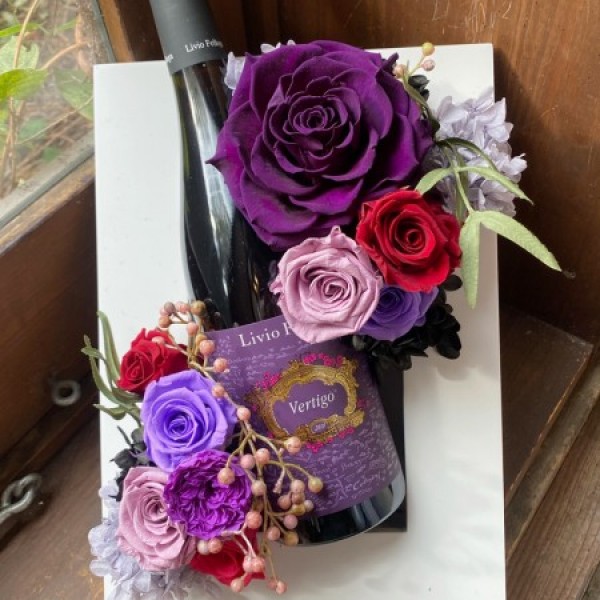 古希のお祝いにおすすめ！オシャレな紫色のお花とワインギフトサムネイル